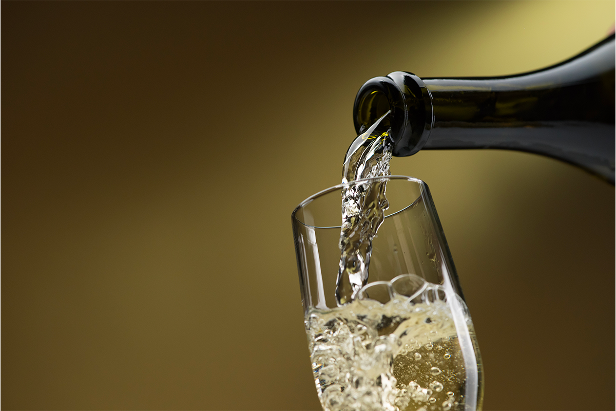 What are sparkling wines?